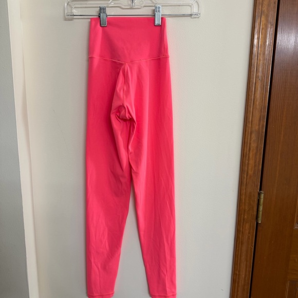 High-Waist Pink Leggings - Picture 3 of 4